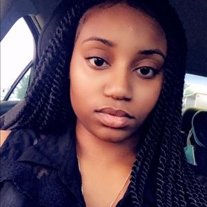 Meet your Posher, Kayla